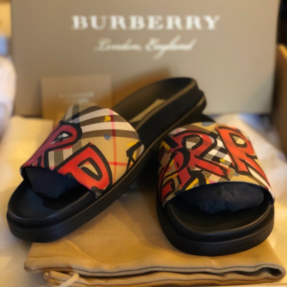 LIMITED EDITION! 2018 BURBERRY CHECK SLIDES - Picture 1 of 5
